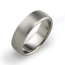 Edged court 7mm band in titanium.