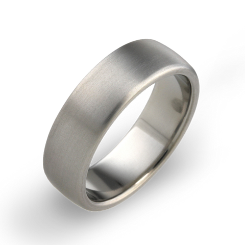 Edged court 7mm band in titanium.