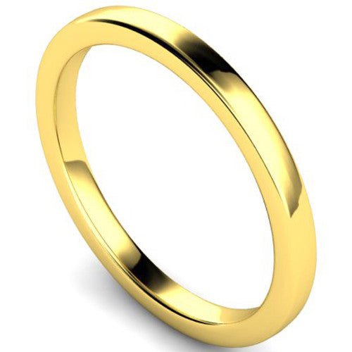 Edged slight court profile wedding ring in yellow gold | 2mm width